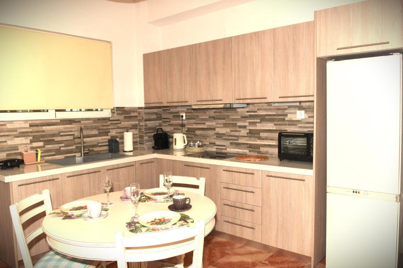 Ellis House Apartment Agrinio Exterior photo